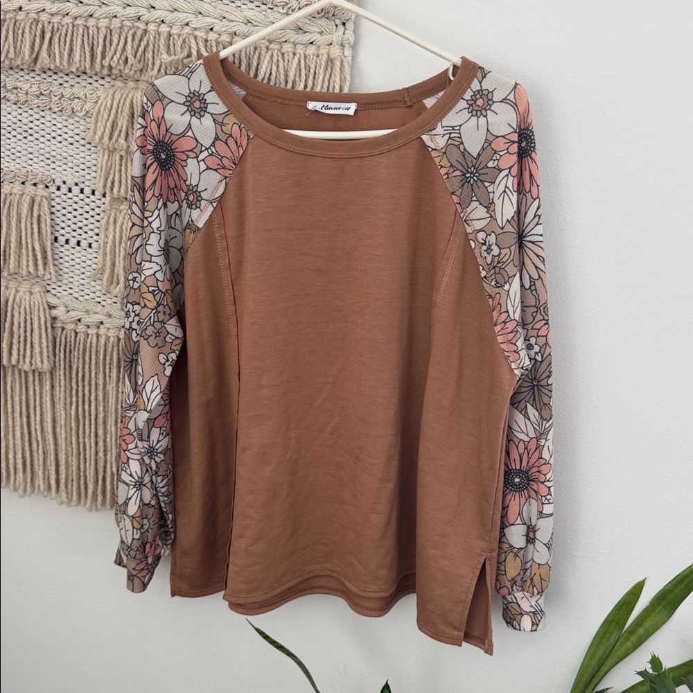 MACARON Balloon Sleeve Floral Top